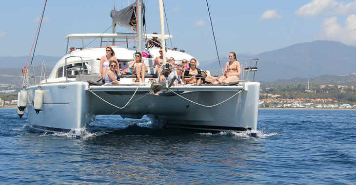 Louer catamaran à Puerto deportivo Marina La Bajadilla - Lagoon 380 (Only Day Charter)