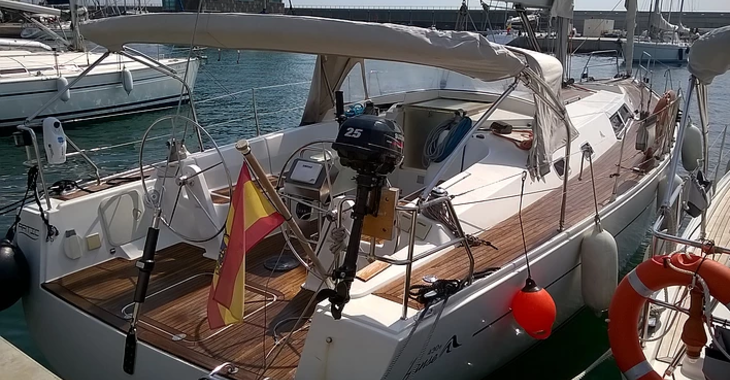 Rent a sailboat in Real Club Náutico de Valencia - Hanse 430E