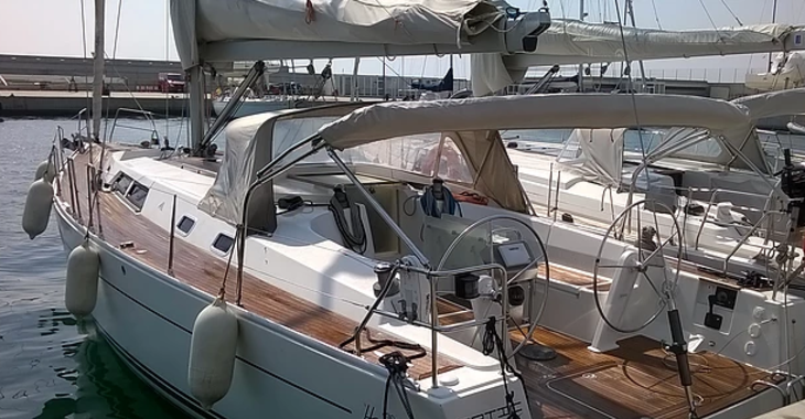 Rent a sailboat in Real Club Náutico de Valencia - Hanse 430E