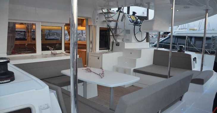 Rent a catamaran in Muelle de la lonja - Lagoon 450S  (Lunes a Domingo)
