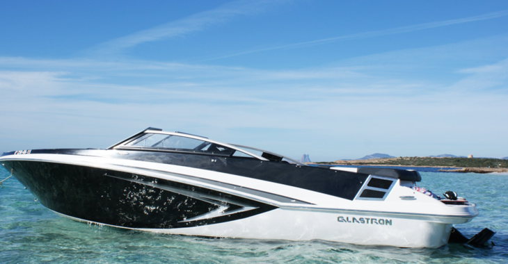 Louer bateau à moteur à Port of Santa Eulària  - Glastron GT 225