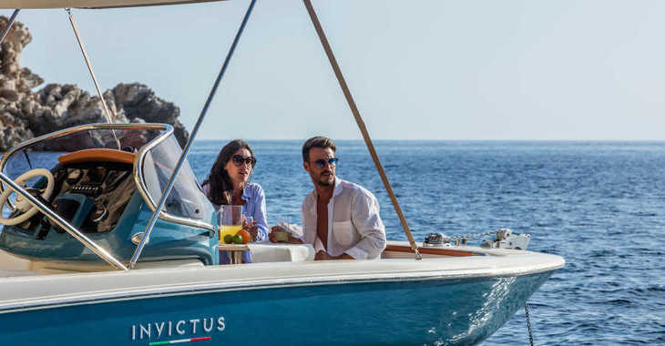 Rent a motorboat in Port of Pollensa - Invictus 200FX