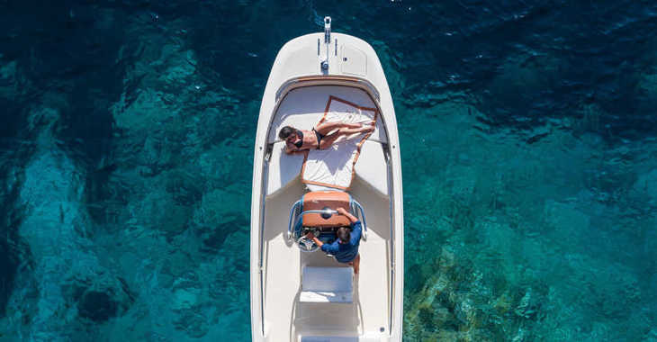 Rent a motorboat in Port of Pollensa - Invictus 200FX