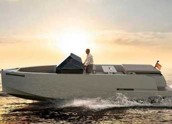 Rent a motorboat in Marina Ibiza - De Antonio Yachts D28