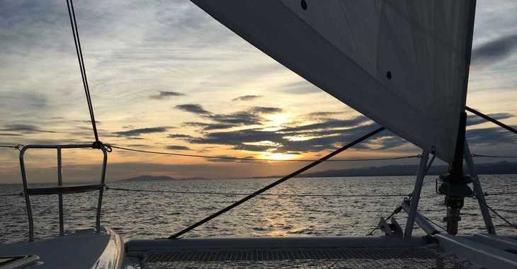 Rent a catamaran in Club Nautic Cambrils - Lagoon 450S  (Lunes a Domingo)