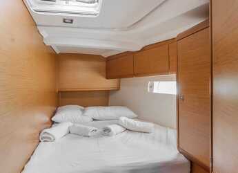 Rent a sailboat in Marina Skiathos  - Sun Odyssey 519 -  5 cabs