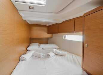 Rent a sailboat in Marina Skiathos  - Sun Odyssey 519 -  5 cabs