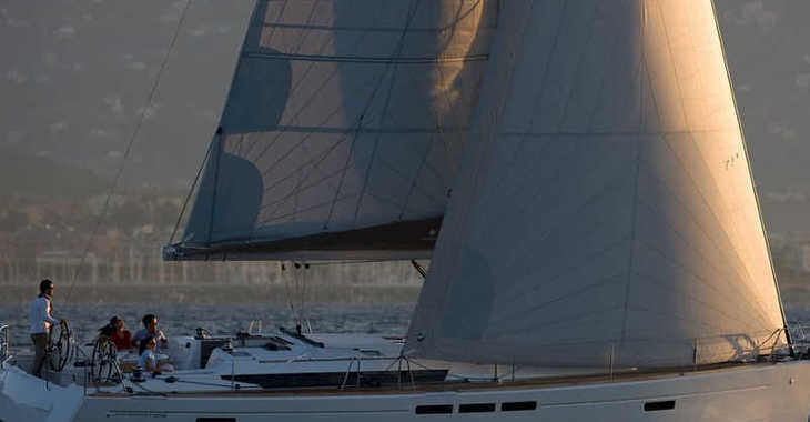 Chartern Sie segelboot in Alimos Marina - Sun Odyssey 509 (12)