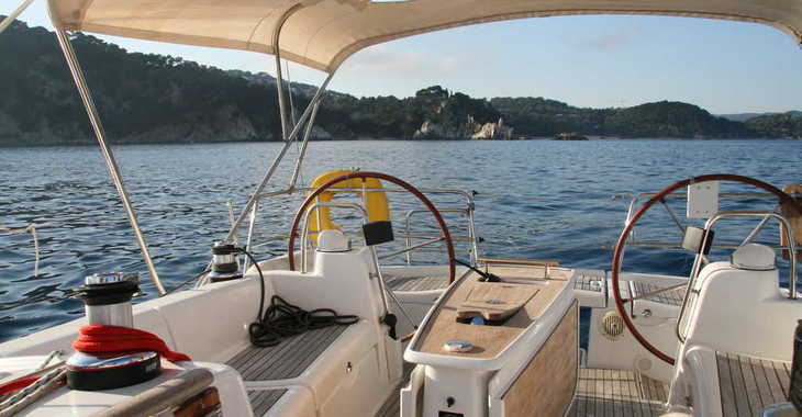 Rent a sailboat in Puerto de blanes - Oceanis 40