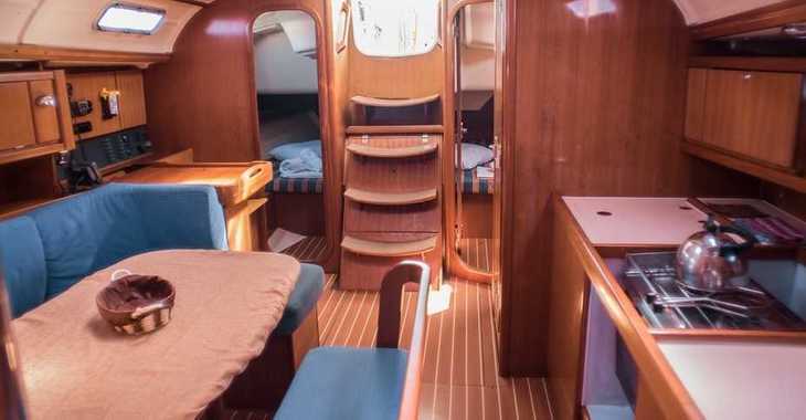 Rent a sailboat in Lefkas Marina - Dufour 385