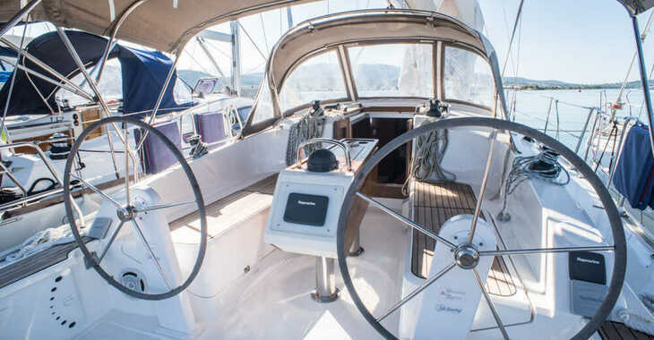 Rent a sailboat in Lefkas Marina - Bavaria Cruiser 37