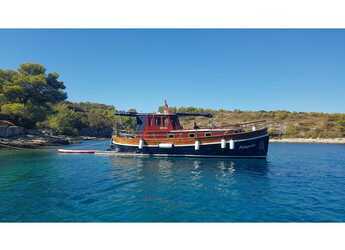 Rent a motorboat in Marina Lucica Špinut - Classsic dalmatian boat