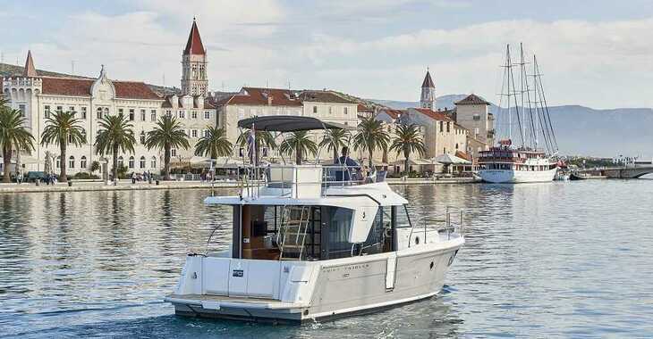 Rent a motorboat in Trogir ACI Marina - Beneteau Swift Trawler 30