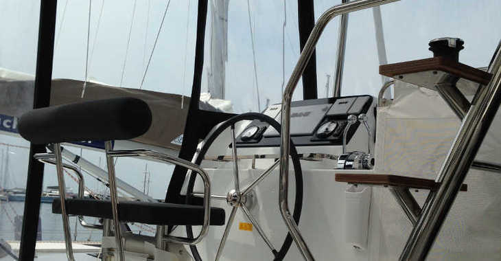 Rent a catamaran in Alimos Marina - Lagoon 42