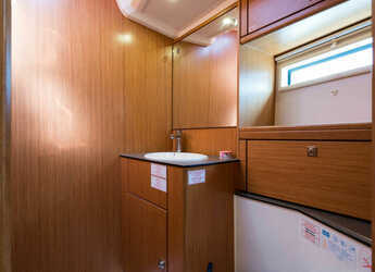 Rent a sailboat in Nidri Marine - Bavaria Cruiser 56
