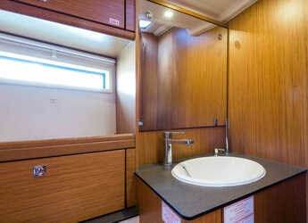 Rent a sailboat in Nidri Marine - Bavaria Cruiser 56