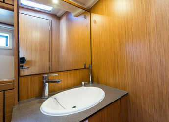 Rent a sailboat in Nidri Marine - Bavaria Cruiser 56