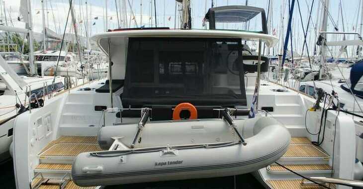 Rent a catamaran in Alimos Marina - Lagoon 40 