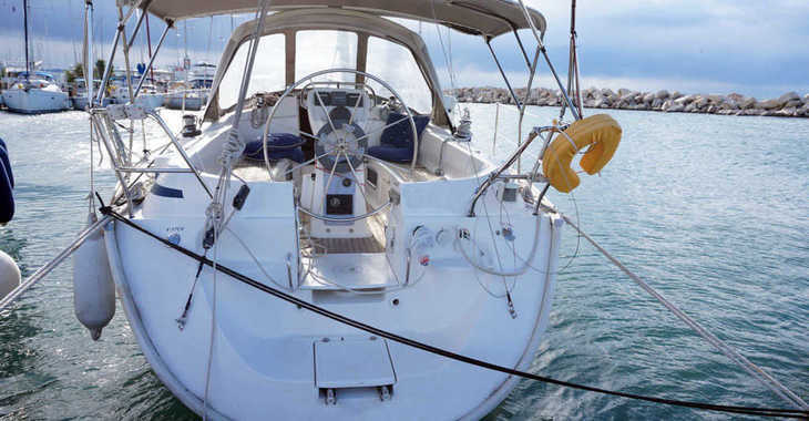 Rent a sailboat in Nidri Marine - Bavaria 36