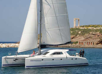 Rent a catamaran in Milos - Nautitech 475