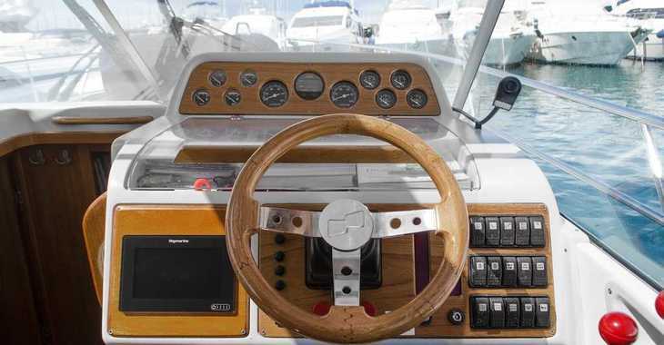 Rent a motorboat in Alimos Marina - Nimbus 320 Coupe
