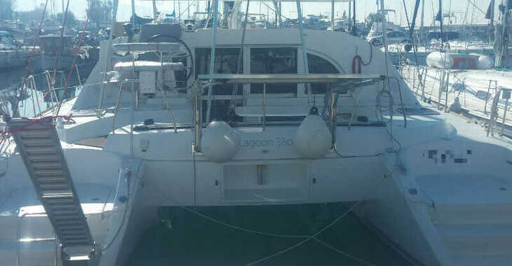 Chartern Sie katamaran in Alimos Marina - Lagoon 380