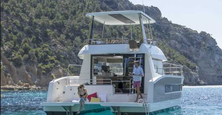 Rent a power catamaran  in Road Reef Marina - Fountaine Pajot MY37