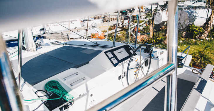 Rent a catamaran in Road Town Marina - Lagoon 450 F