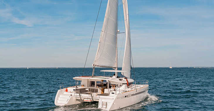 Rent a catamaran in American Yacht Harbor - Lagoon 450S