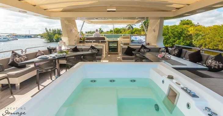 Rent a yacht in Nanny Cay - Azimut 105
