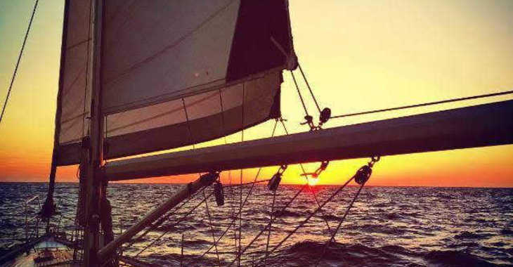 Rent a sailboat in Marina Deportiva Alicante - Bavaria 49