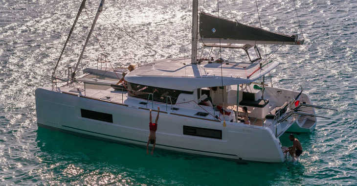 Rent a catamaran in Road Reef Marina - Lagoon 40