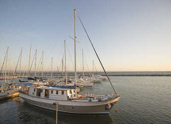 Rent a schooner in Alimos Marina - Gulet 81.4