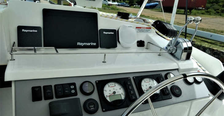 Rent a catamaran in Maya Cove, Hodges Creek Marina - Leopard 40