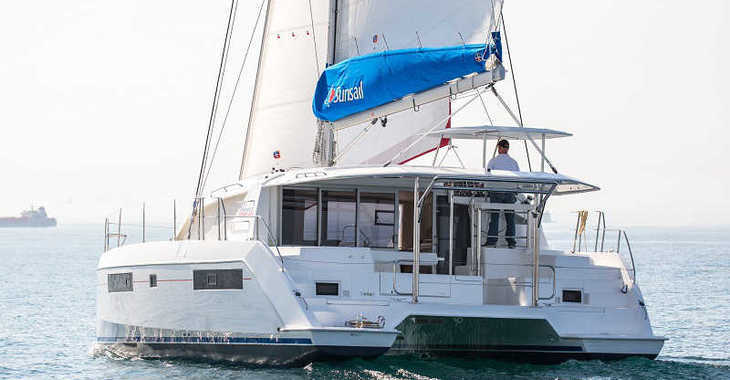 Rent a catamaran in Nidri Marine - Sunsail 404 (Classic)