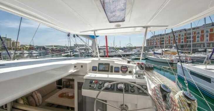 Rent a catamaran in Port of Mahe - Sunsail 404 (Classic)