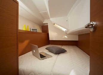 Rent a sailboat in Agana Marina - Sunsail 34- 2/1 (Classic)