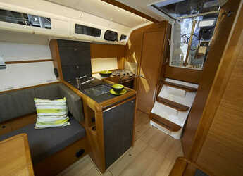 Rent a sailboat in Agana Marina - Sunsail 34- 2/1 (Classic)