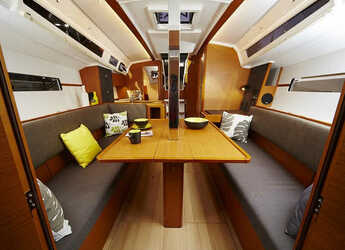 Rent a sailboat in Agana Marina - Sunsail 34- 2/1 (Classic)