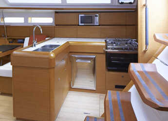 Rent a sailboat in Agana Marina - Sunsail 47/3 (Classic)