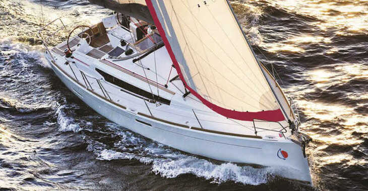 Rent a sailboat in Nidri Marine - Sunsail 38 (Classic)