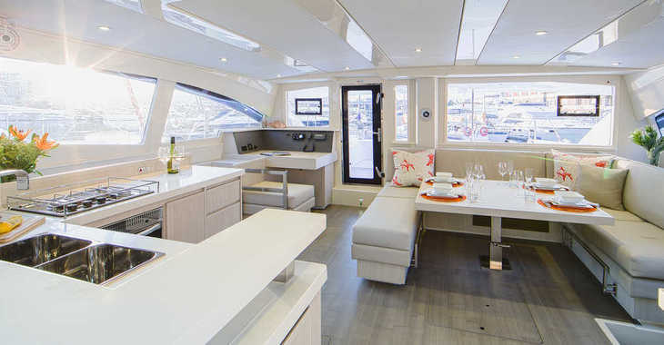 Rent a catamaran in Paradise harbour club marina - Moorings 4800 (Club)
