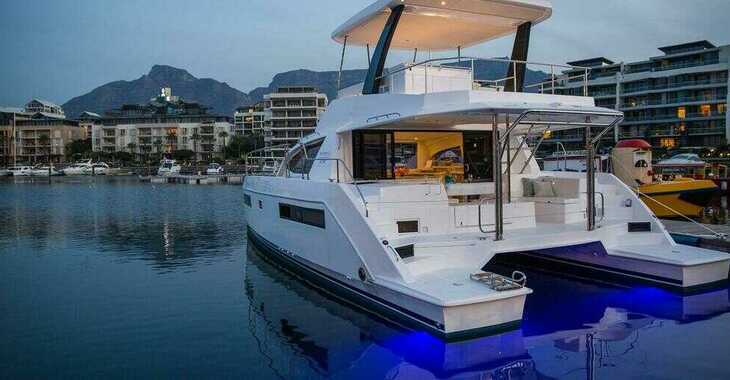 Rent a power catamaran  in Port of Mahe - Moorings 434 PC (Club)