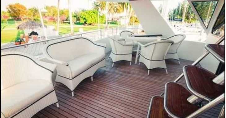 Rent a power catamaran  in Palm Cay Marina - Tri-deck Power Cat 80