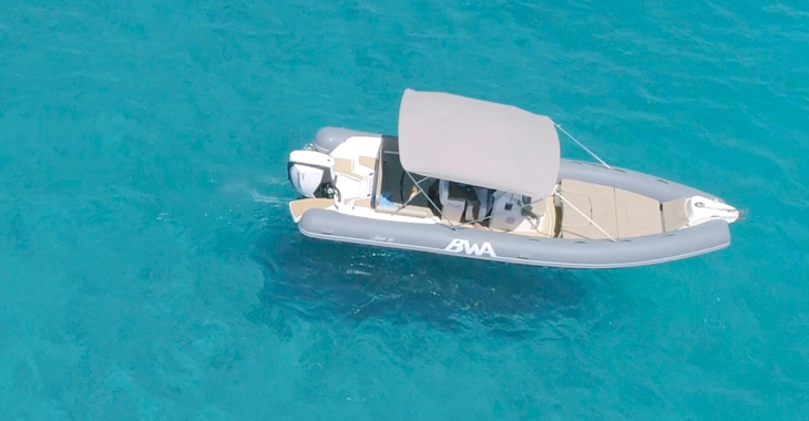 Chartern Sie schlauch-/beiboot in Marina Ibiza - BWA 26 SPORT GT