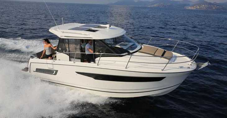 Rent a motorboat in Marina Kastela - Jeanneau Merry Fisher 895