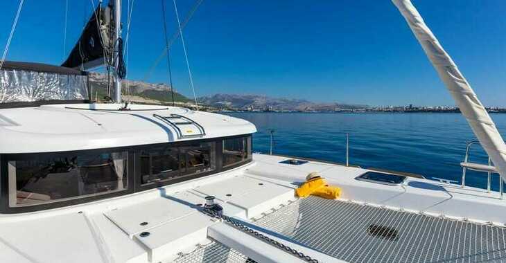 Rent a catamaran in Marina Kastela - Lagoon 40