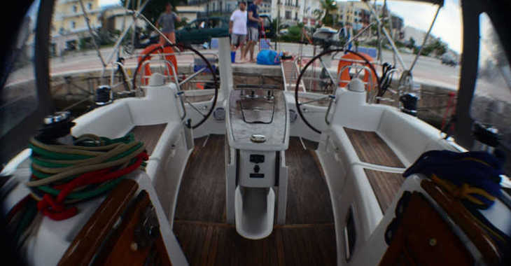 Alquilar velero en Volos - Oceanis 40