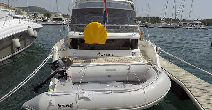 Rent a motorboat in Marina Mandalina - Marex 320 ACC