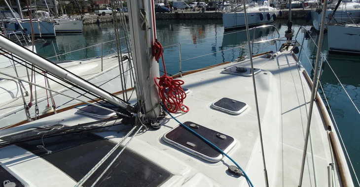 Rent a sailboat in Alimos Marina Kalamaki - Oceanis 46